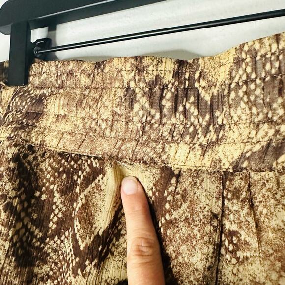 ENZA COSTA Snakeskin Tan Brown Printed Boho Loose Fit Shorts Size Small - Picture 6 of 8